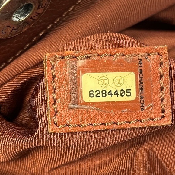 Chanel Executive Tote - Picture 4 of 14